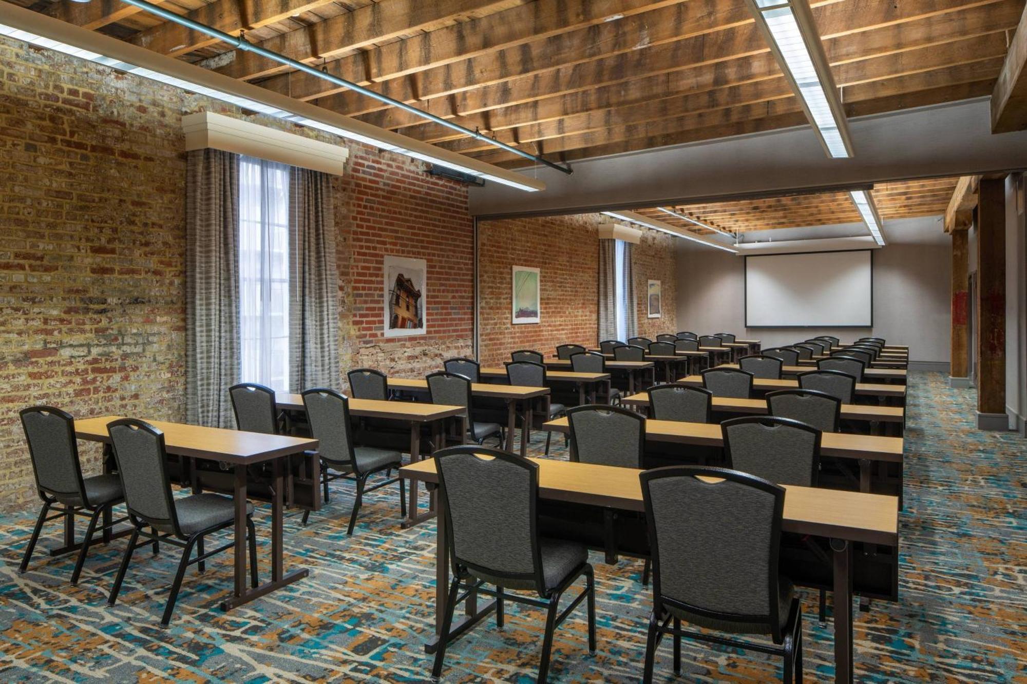 Courtyard By Marriott New Orleans Warehouse Arts District Hotel Ngoại thất bức ảnh
