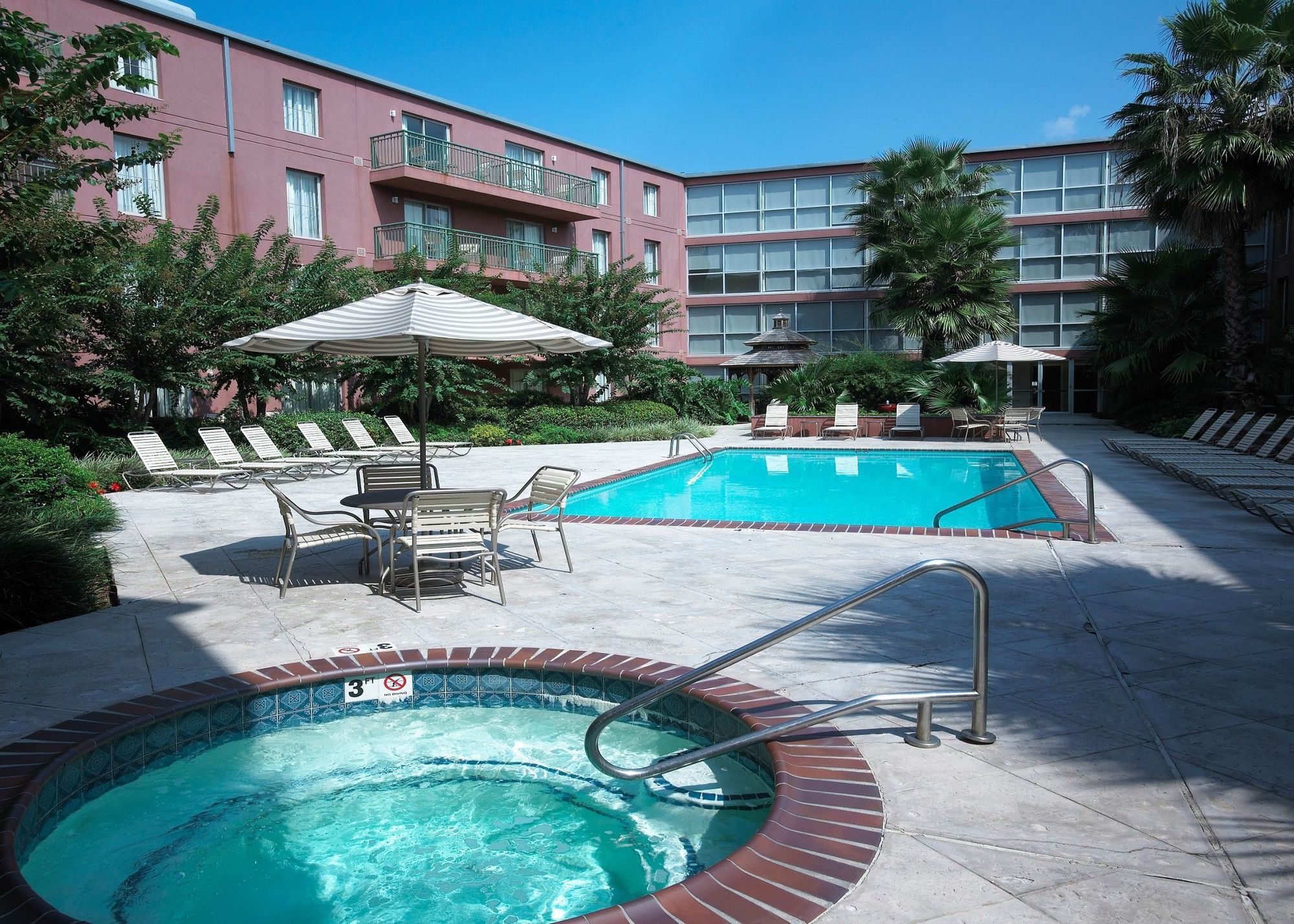 Courtyard By Marriott New Orleans Warehouse Arts District Hotel Ngoại thất bức ảnh